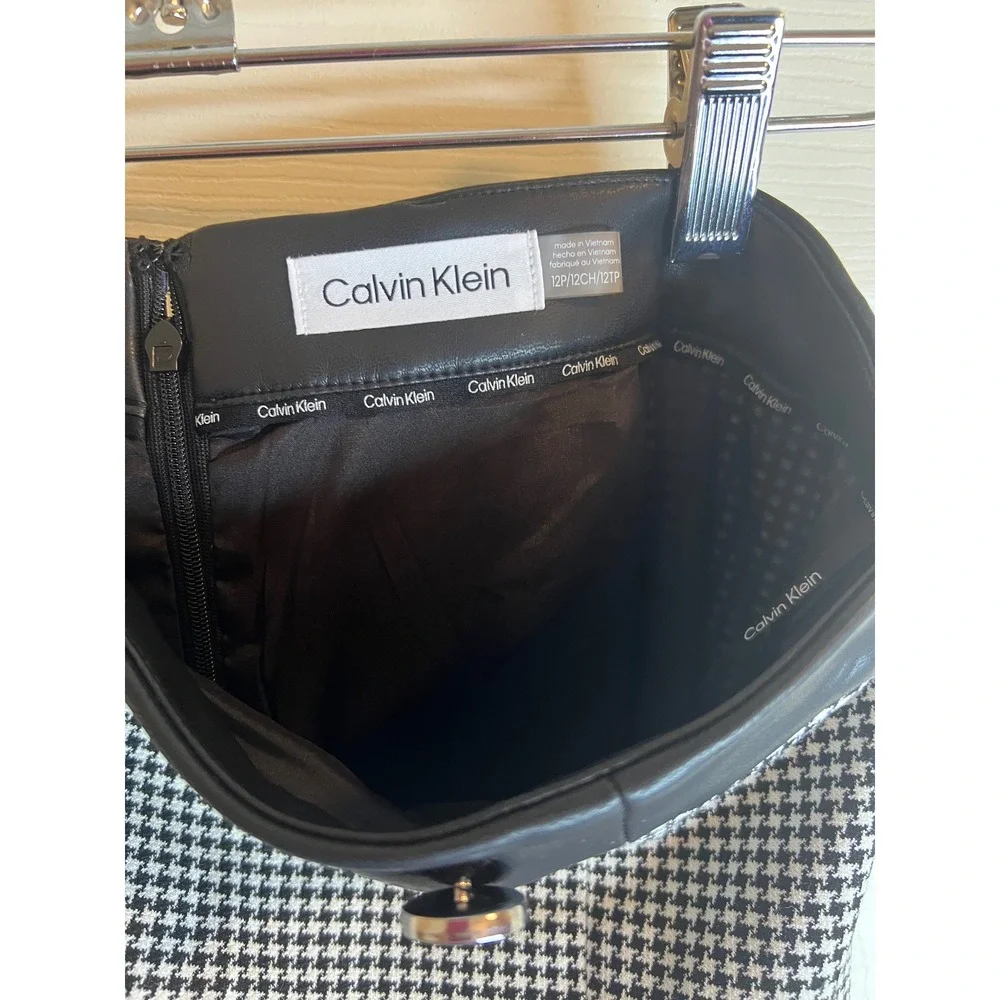 Calvin Klein NWOT‎ size 12P black & white gingham/houndstooth midi skirt